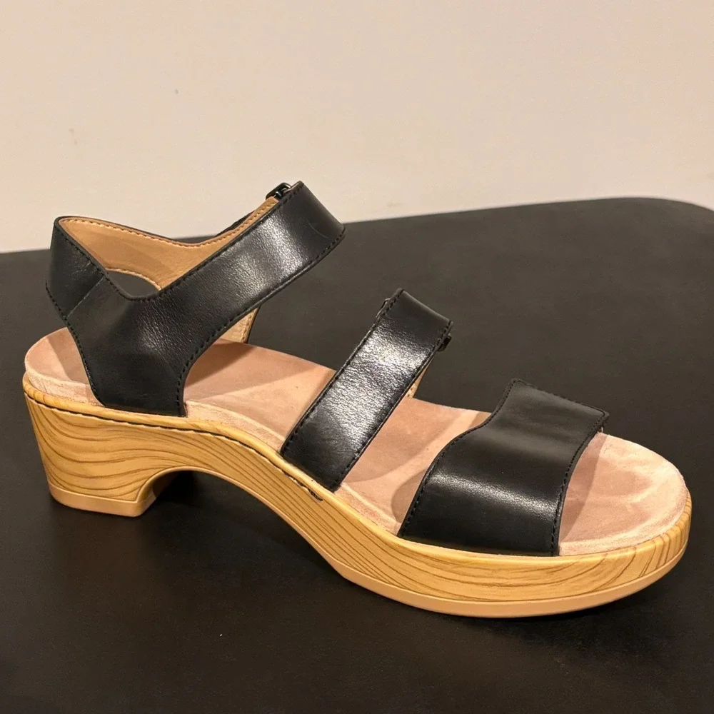 Dansko Womens Malena Black Smooth Leather Buckle Black Heel Sandal size 38/7.5-8